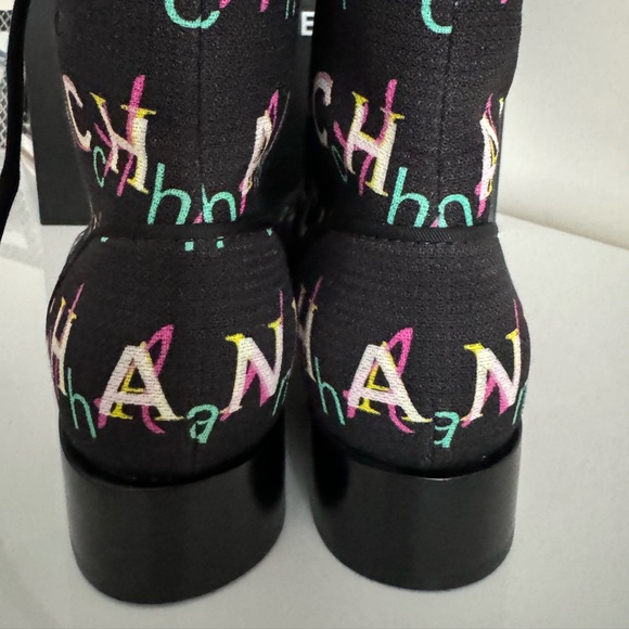 AUTH  19P $1950 CHANEL TWEED PRINTED LOGO LACE UP COMBAT BOOTS 39.5/8.5 - Picture 7 of 8